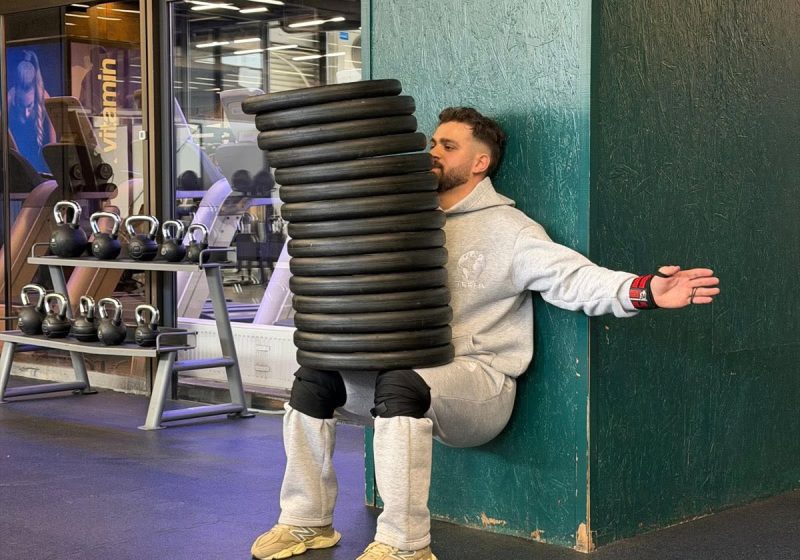 Adhurim Kryeziu mbajti peshën prej 373.40 kg në Prishtinë