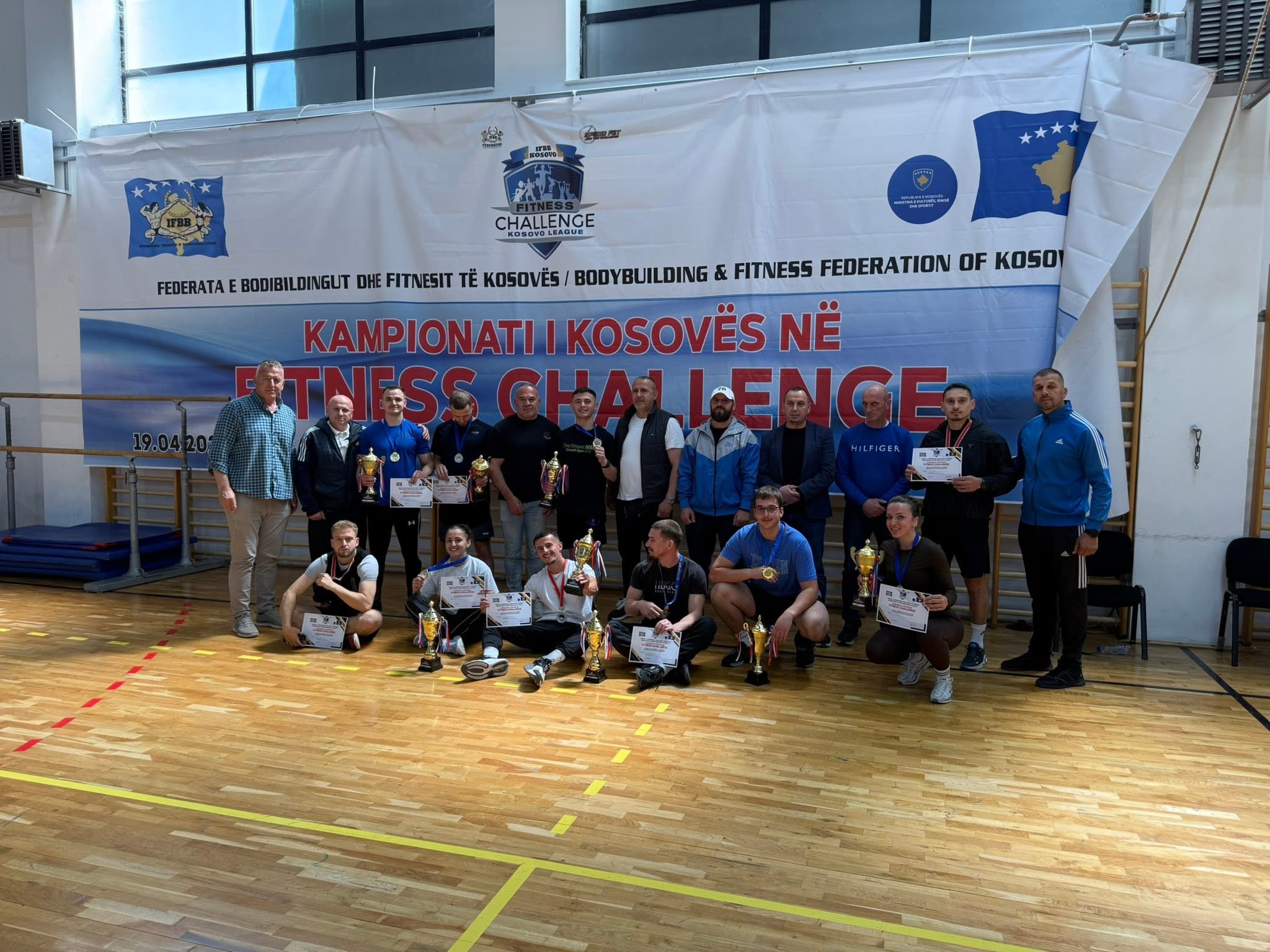 Garuesit dhe organizatorët e Kampionatit të Kosovës në Fitness Challenge 2026, në Kolegjin AAB.