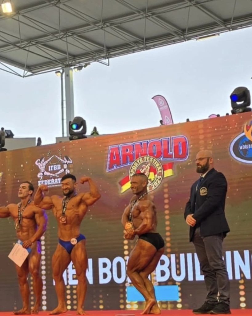Bajram Musliu na bini tokom dodele medalja u bodibildingu, Arnold Classic Europe.